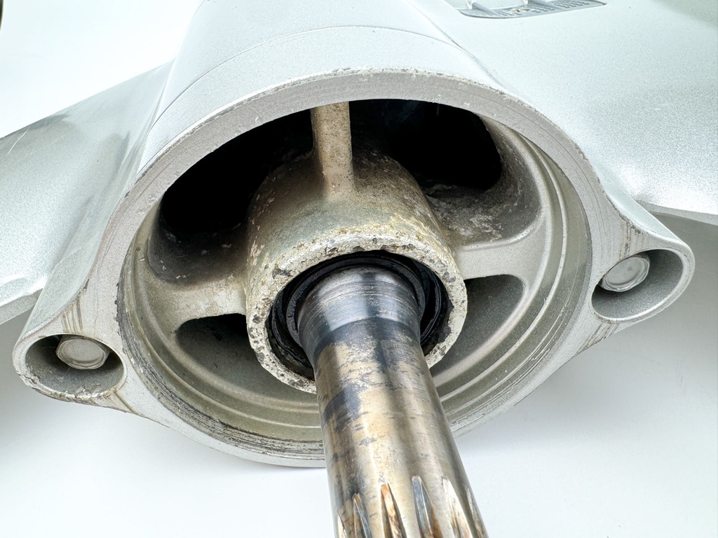 Honda BF 135 150HP 4 Stroke Outboard XL Lower Unit Gear Case 41100-ZY6-615ZA