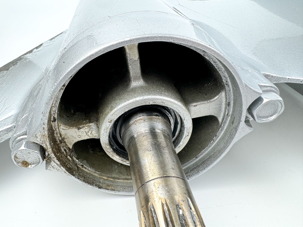 2003-05 Honda 200 225 HP 4 Stroke Outboard 25" XL Lower Unit Gear Case RH