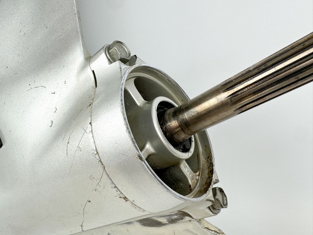 2006 + Honda BF 200 225 HP Outboard 25" XL Lower Unit 41100-ZY3-E03ZA Counter