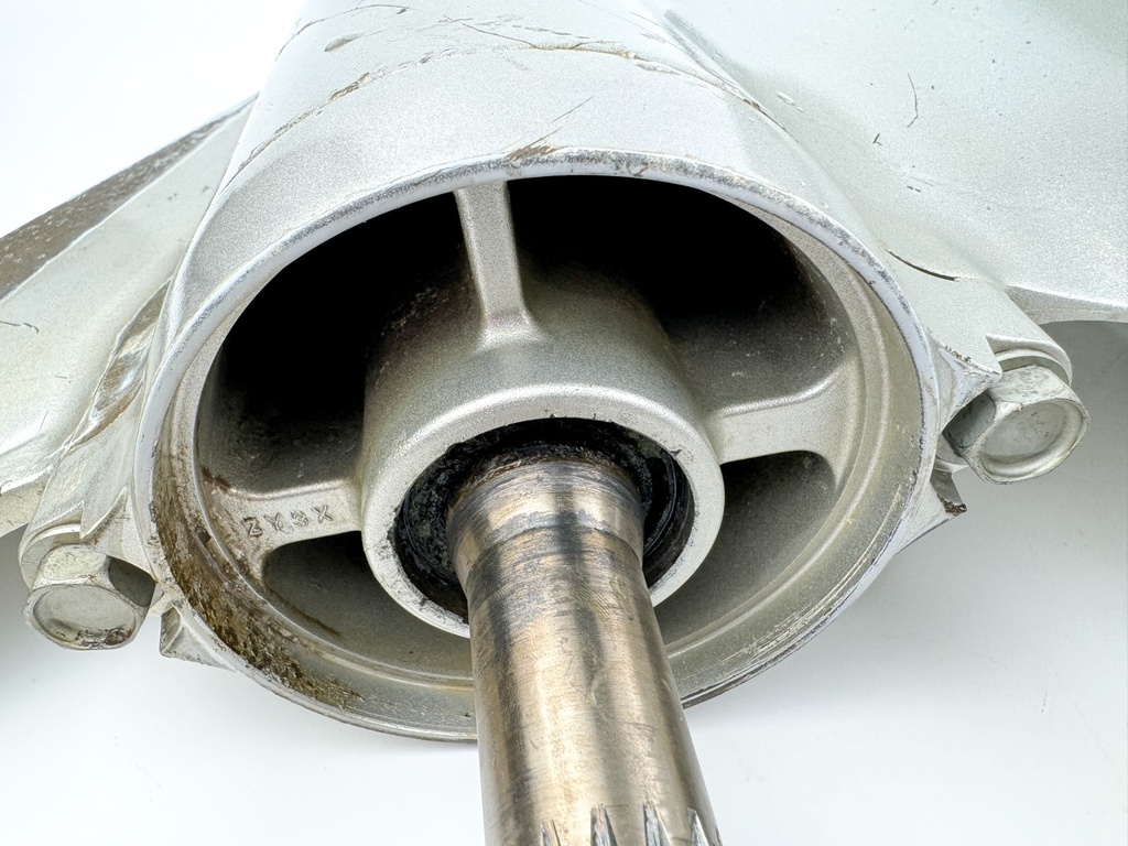 2006 + Honda BF 200 225 HP Outboard 25" XL Lower Unit 41100-ZY3-E03ZA Counter