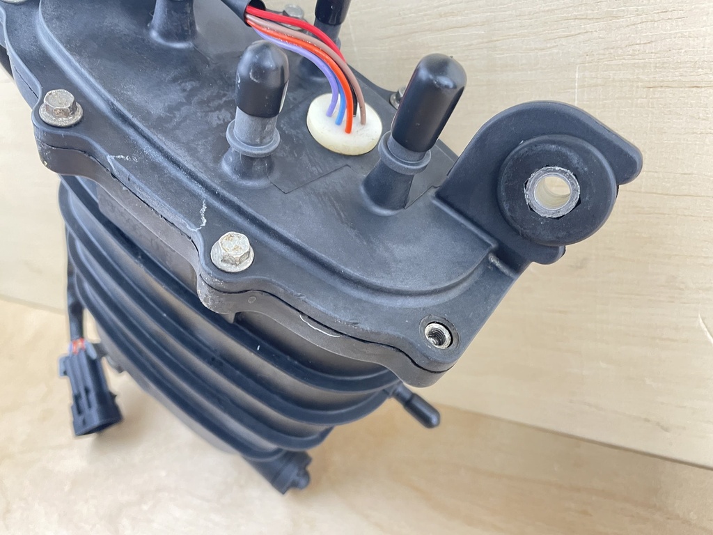 2005 Mercury Verado 225HP Outboard FSM Fuel Supply Module 880596T02 - Parts