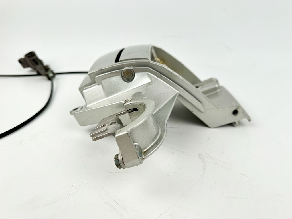 2007 Honda 135 HP 4 Stroke Outboard Front Cowling Latch Bracket 40154-ZY6-000ZA OEM