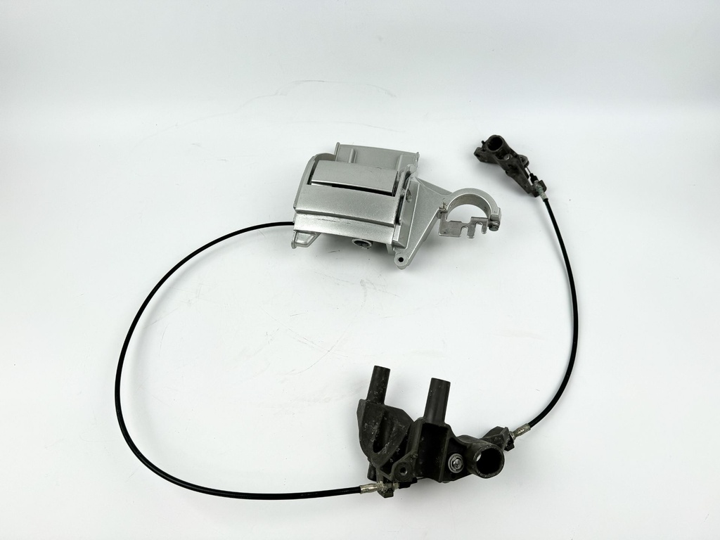 2007 Honda 135 HP 4 Stroke Outboard Front Cowling Latch Bracket 40154-ZY6-000ZA OEM