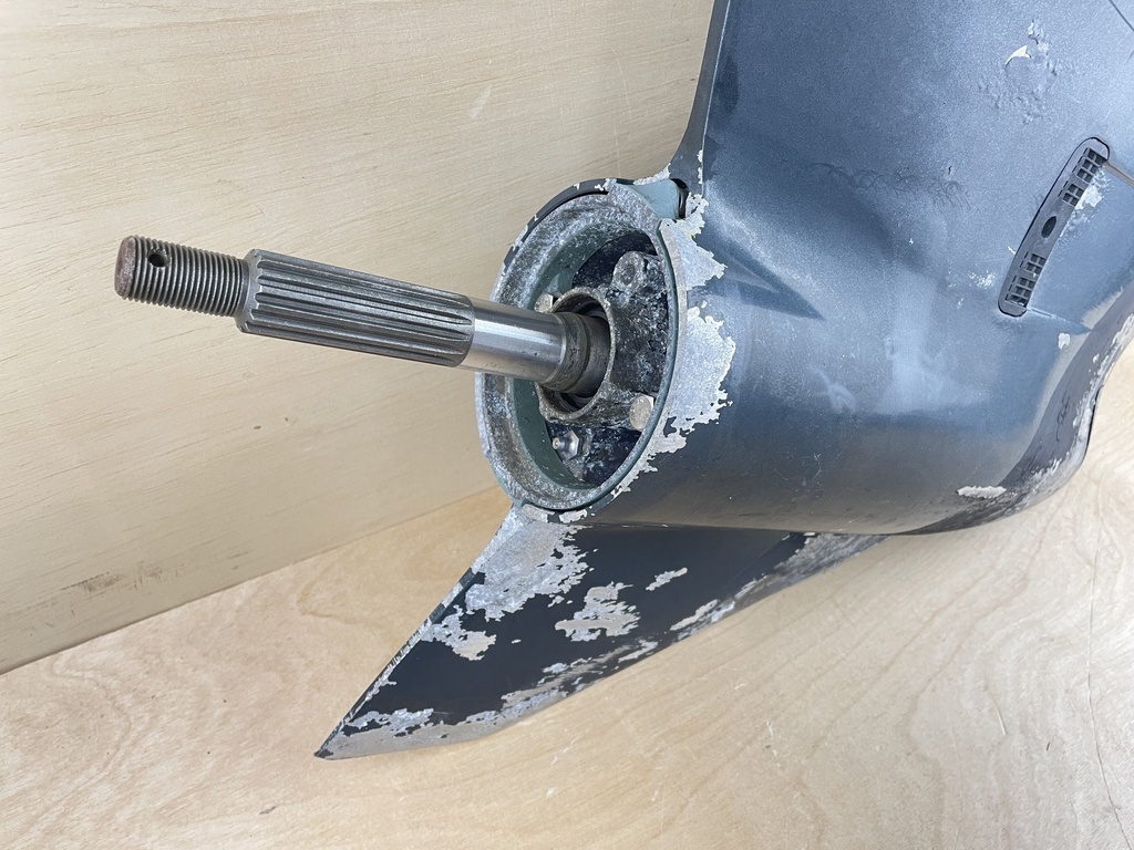 2006 Yamaha 250HP F250 3.3L 25" Shaft Lower Unit Gear Case RH Standard Rotation