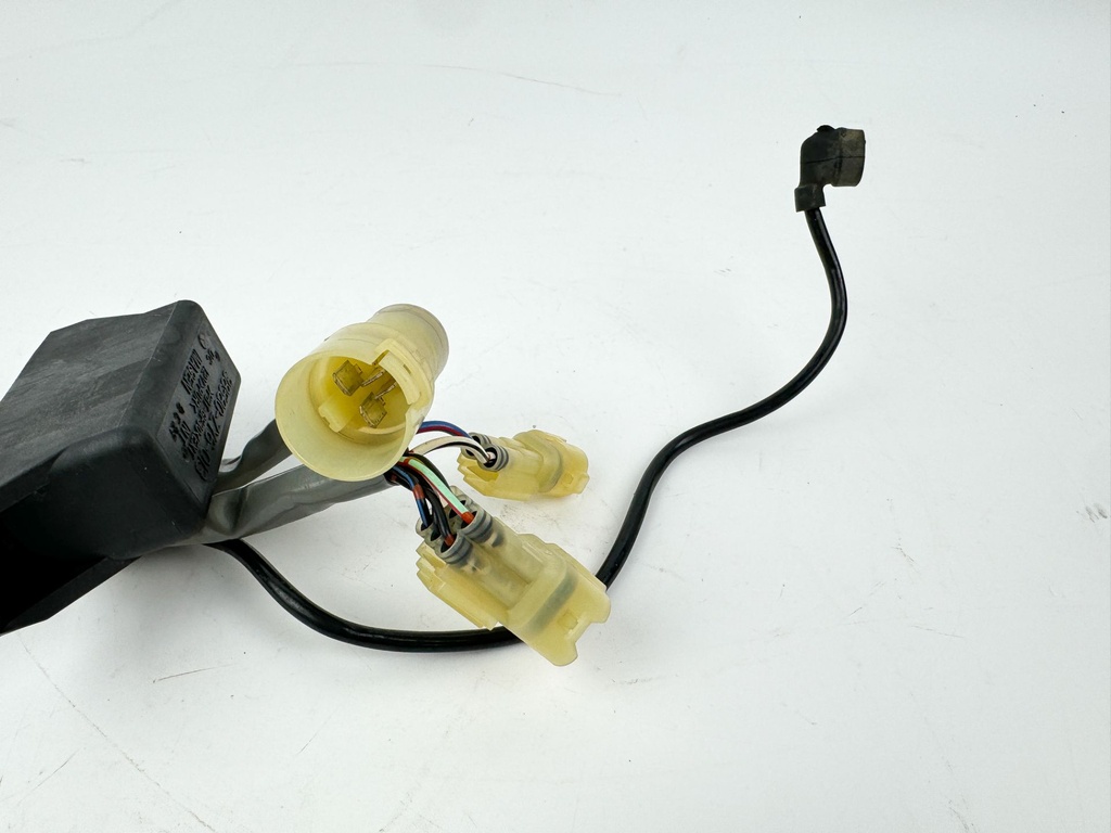 2007 Honda 135 HP 4 Stroke Outboard Main Relay 38580-ZY6-013 OEM