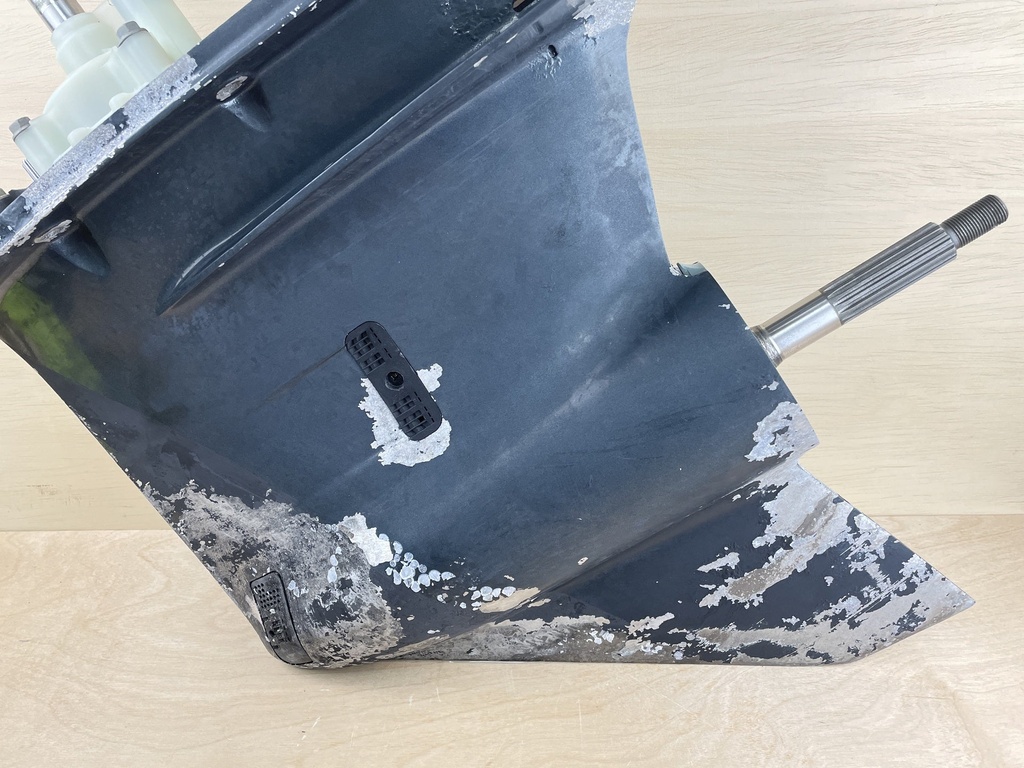 2006 Yamaha 250HP F250 3.3L 25" Shaft Lower Unit Gear Case RH Standard Rotation