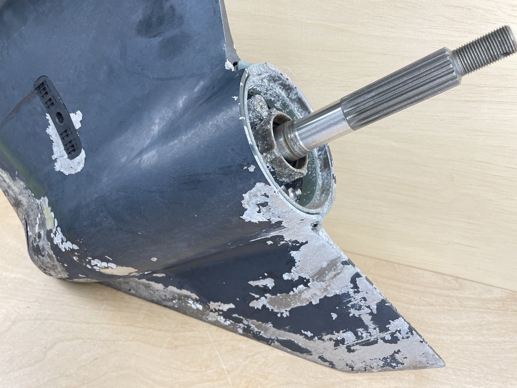 2006 Yamaha 250HP F250 3.3L 25" Shaft Lower Unit Gear Case RH Standard Rotation