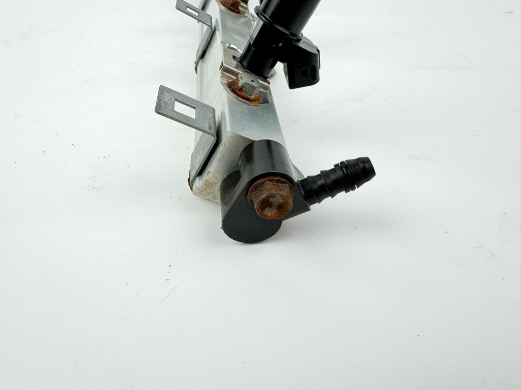 2007 Honda 135 HP 4 Stroke Outboard Fuel Injector Set W/ Rail 16450-ZY6-003 OEM