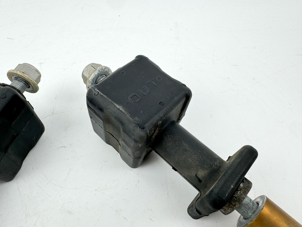 2000 Honda 75 HP 4 Stroke Outboard Lower Side Motor Mount Damper 50155-ZW1-000 OEM