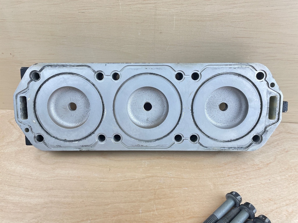 2003 Mercury 200HP outboard 2 Stroke Cylinder Head Assembly 858281T1