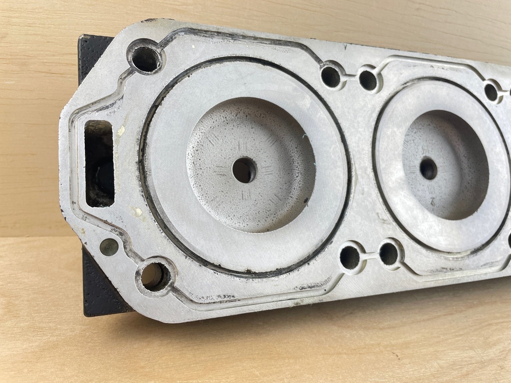 2003 Mercury 200HP outboard 2 Stroke Cylinder Head Assembly 858281T1