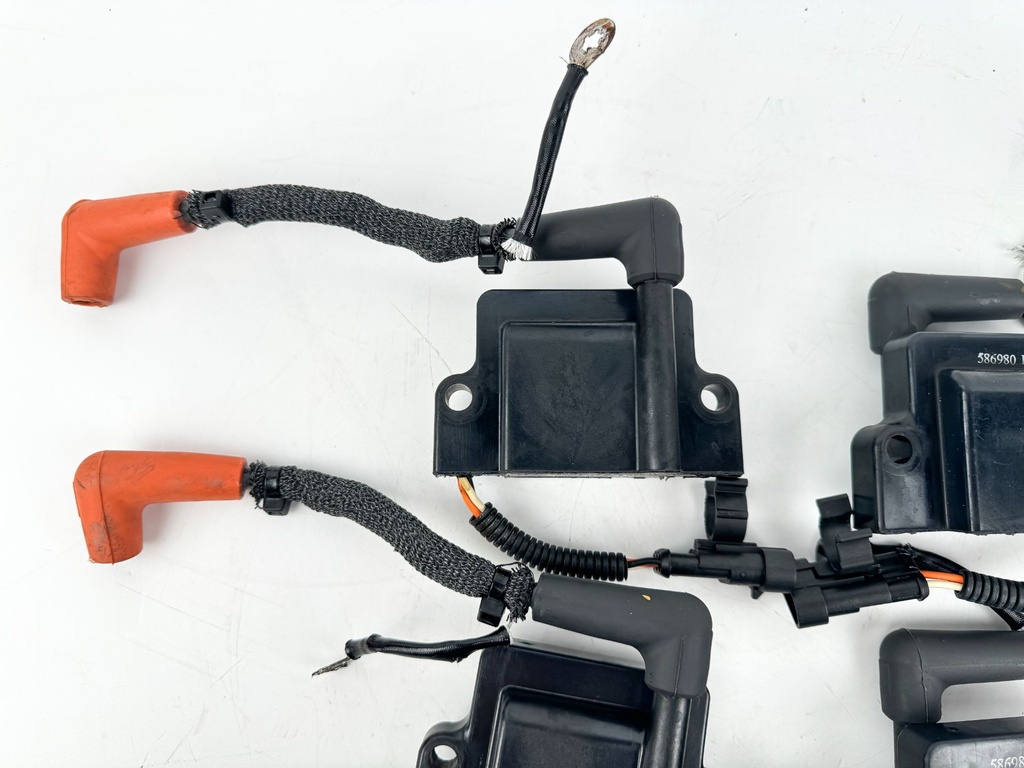 2013 Evinrude 150 HP 2 Stroke Outboard Ignition Coil Set 0586980 OEM