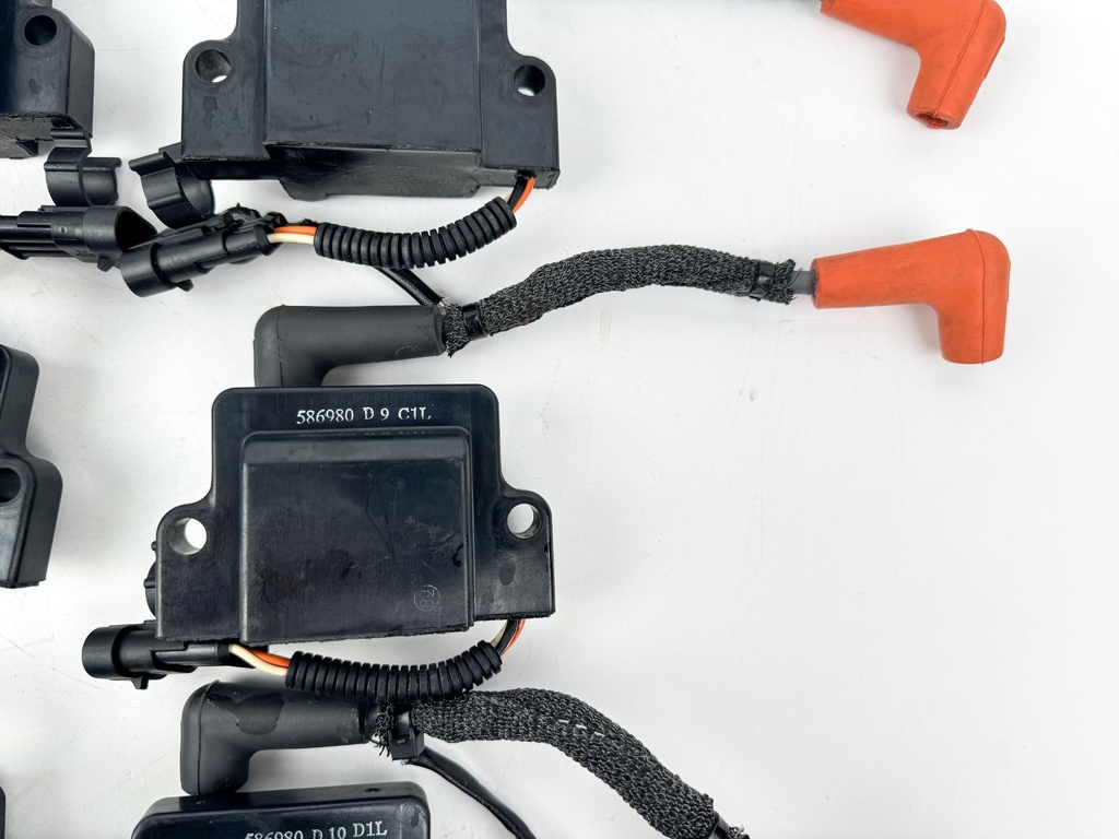 2013 Evinrude 150 HP 2 Stroke Outboard Ignition Coil Set 0586980 OEM