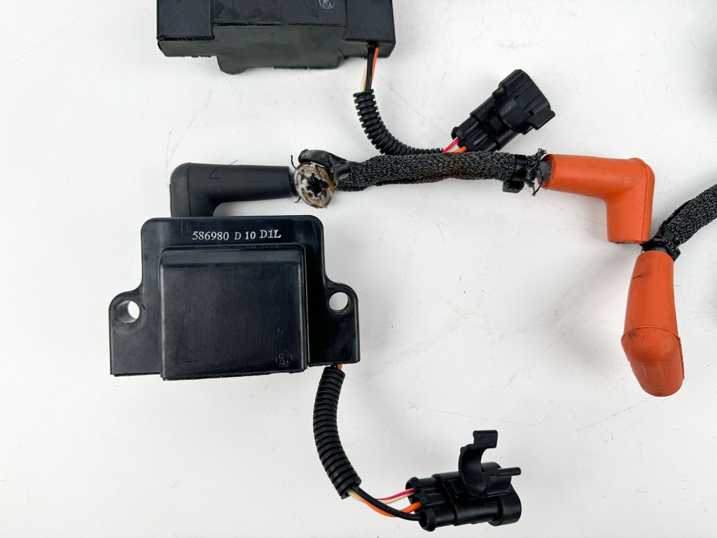 2013 Evinrude 150 HP 2 Stroke Outboard Ignition Coil Set 0586980 OEM