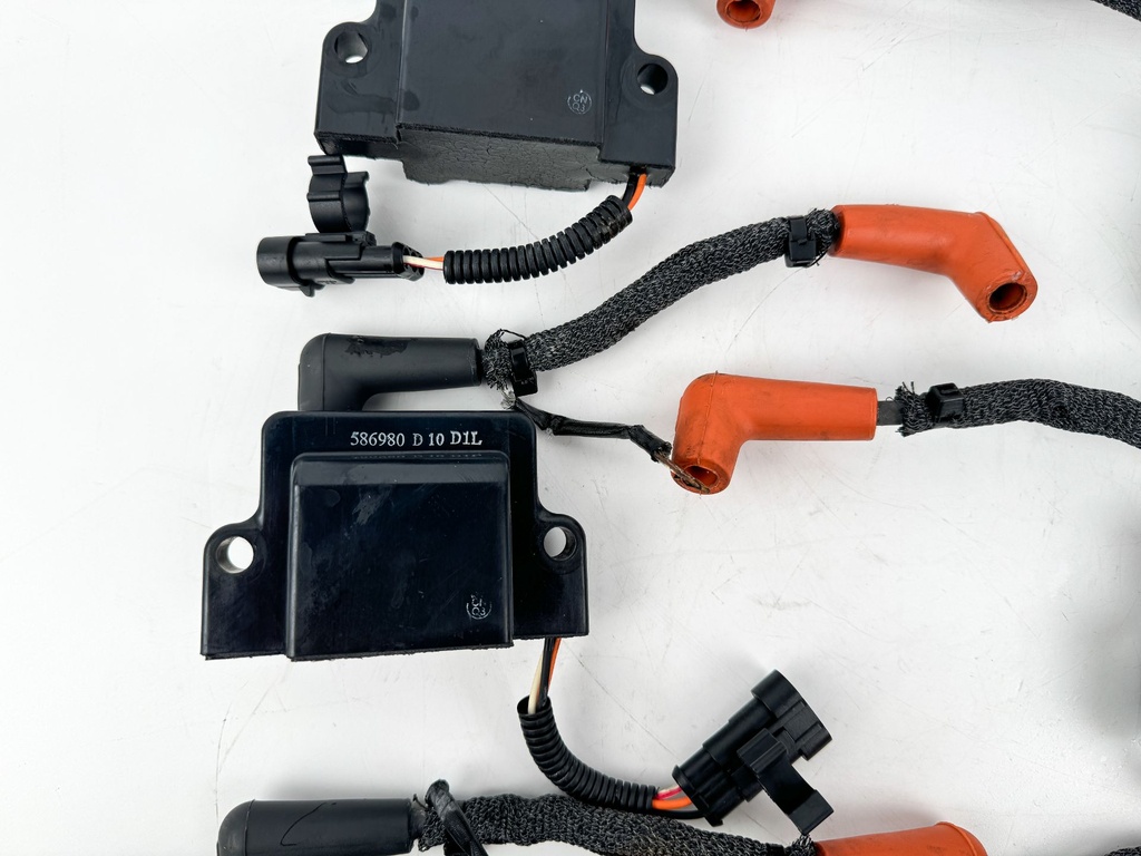 2013 Evinrude 150 HP 2 Stroke Outboard Ignition Coil Set 0586980 OEM