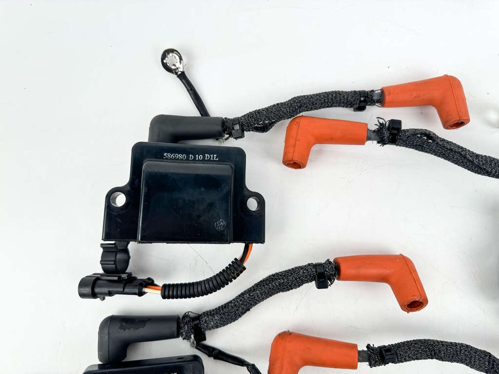 2013 Evinrude 150 HP 2 Stroke Outboard Ignition Coil Set 0586980 OEM