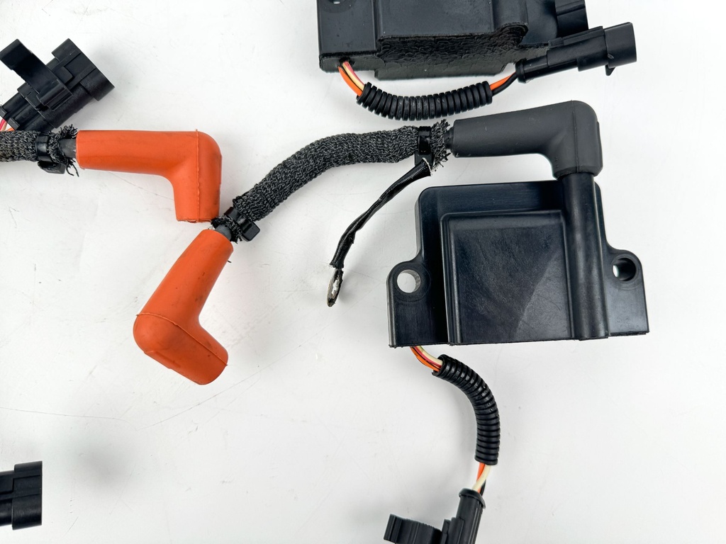 2013 Evinrude 150 HP 2 Stroke Outboard Ignition Coil Set 0586980 OEM