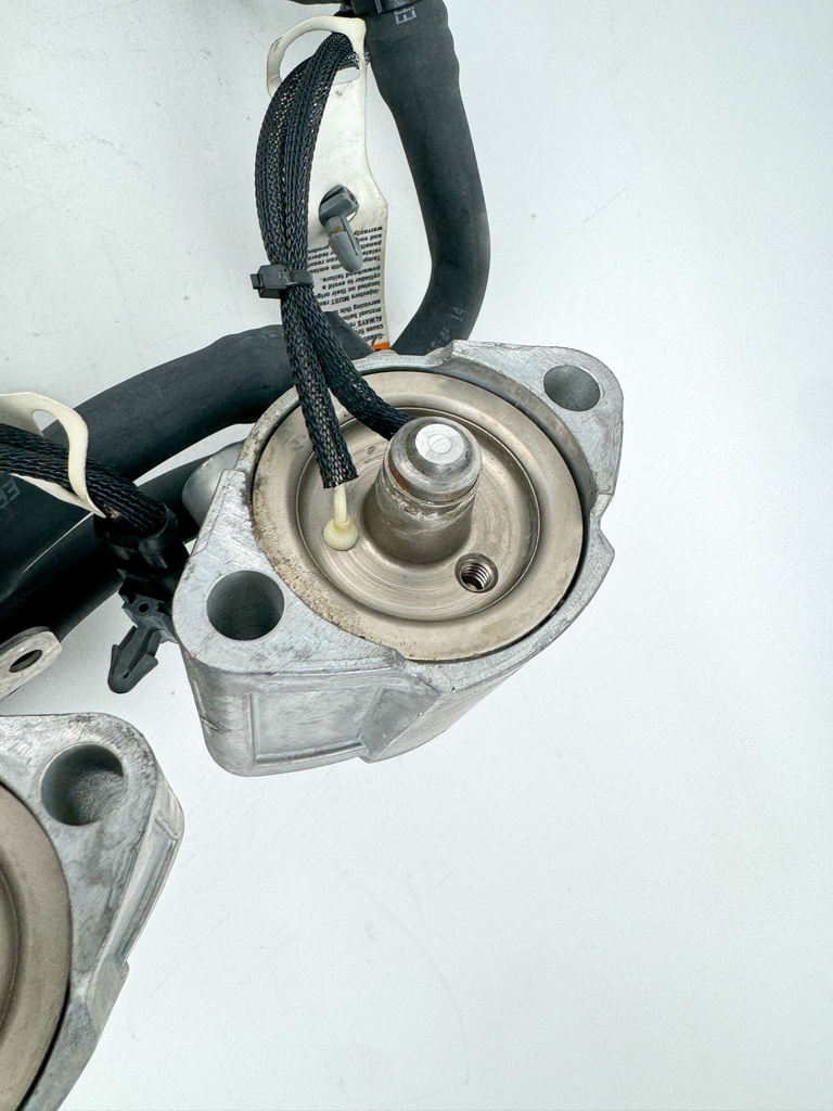 2013 Evinrude 150 HP 2 Stroke Outboard Fuel Injector Set W/ Rail 5007765 OEM