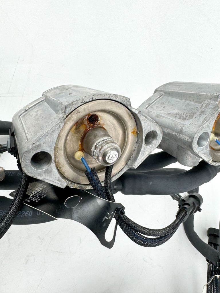 2013 Evinrude 150 HP 2 Stroke Outboard Fuel Injector Set W/ Rail 5007765 OEM