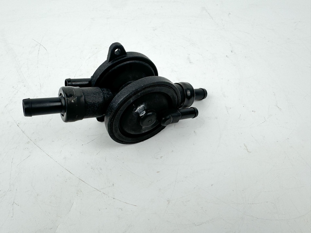 2013 Evinrude 150 HP 2 Stroke Outboard Fuel Lift Pump 5007727 OEM