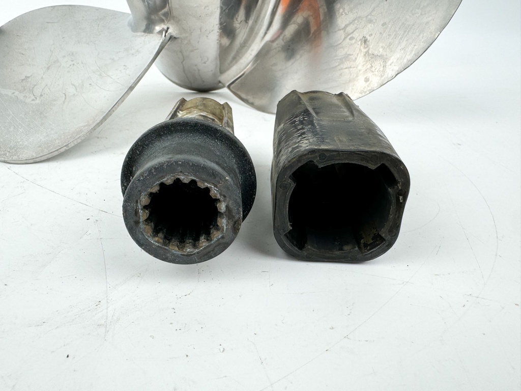 Johnson Evinrude Stainless Steel Prop Propeller 3 Blade 15" X 15P 763962