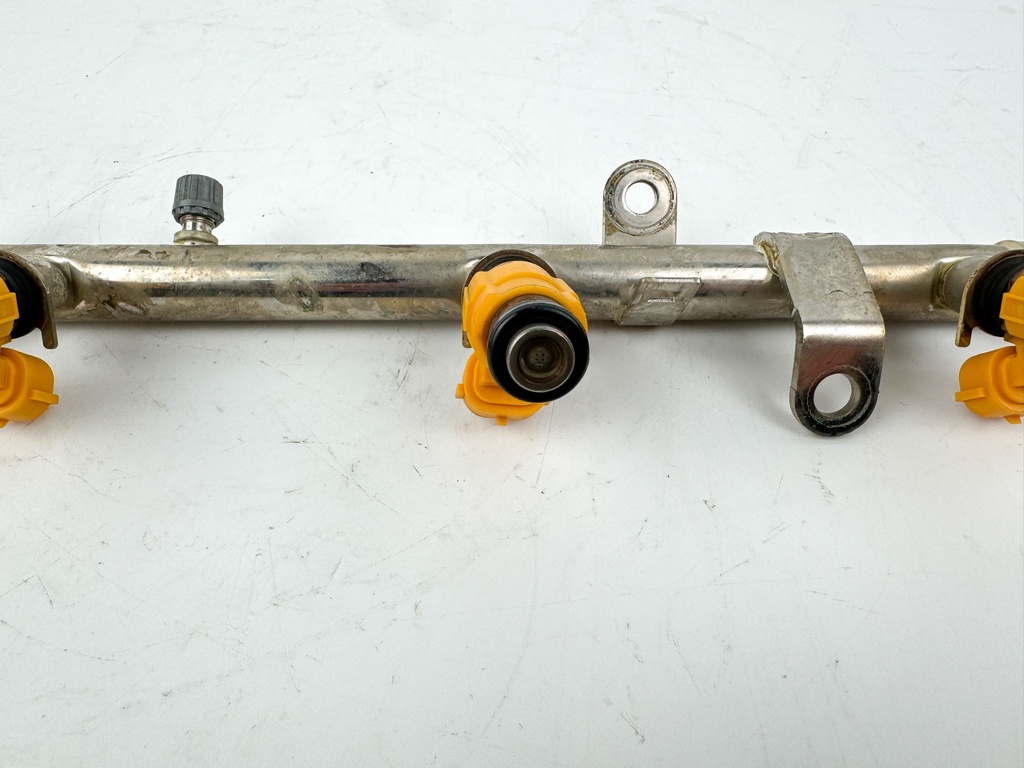 2006 Yamaha 150 HP 4 Stroke Outboard Fuel Injector Set W/ Rail 63P-13160-00-00 OEM