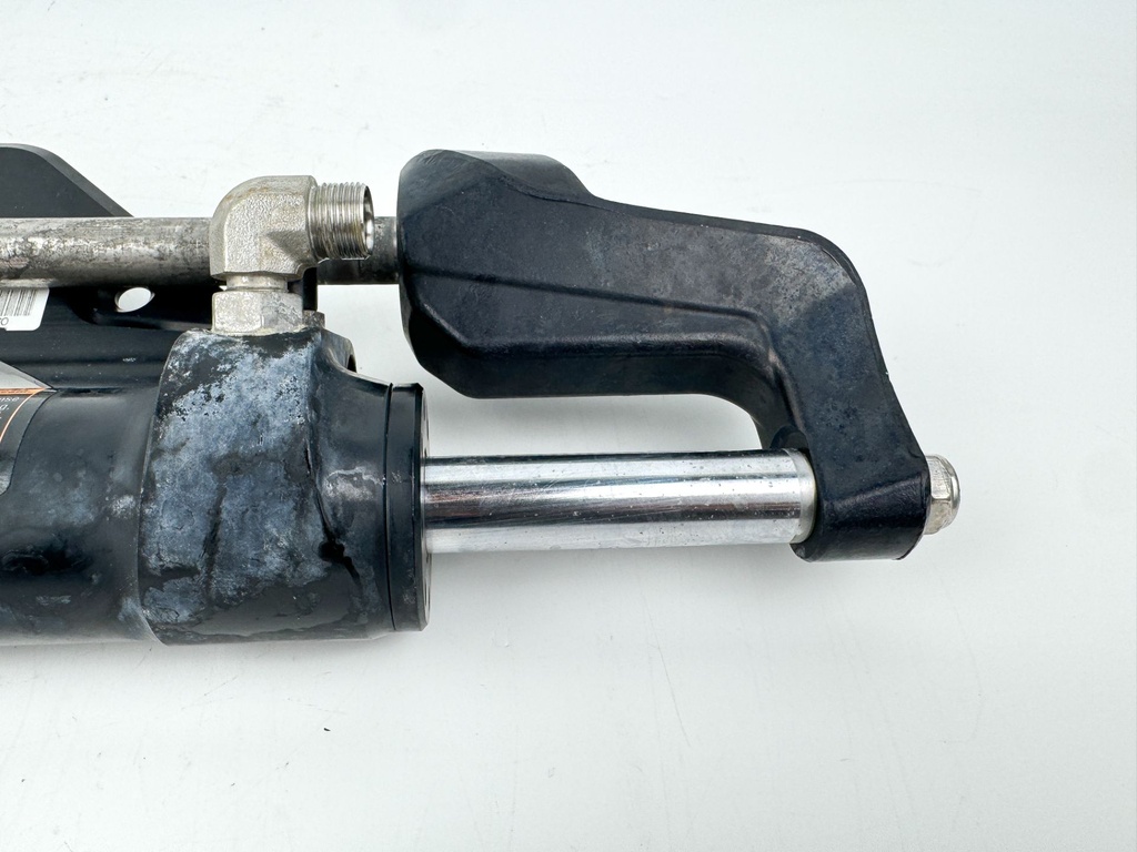 Seastar HC5345-3 Front Mount Pivoting Outboard Hydraulic Steering Cylinder