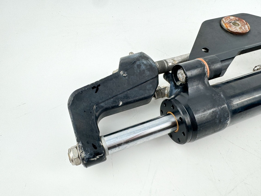 Seastar HC5345-3 Front Mount Pivoting Outboard Hydraulic Steering Cylinder