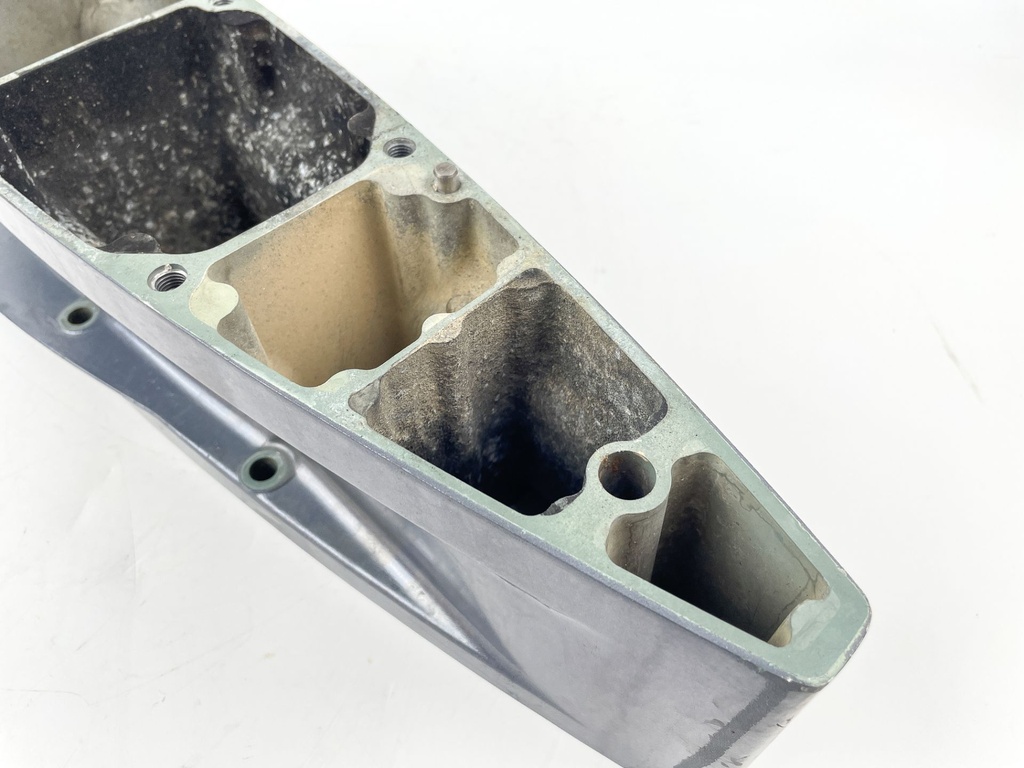 2006 Yamaha 150 HP 4 Stroke Outboard Midsection Extension / Spacer 63P-45211-00-8D OEM