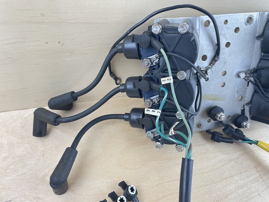 1996 Mercury 150HP 2 Stroke Outboard Ignition Coil Assembly 6 832757A4