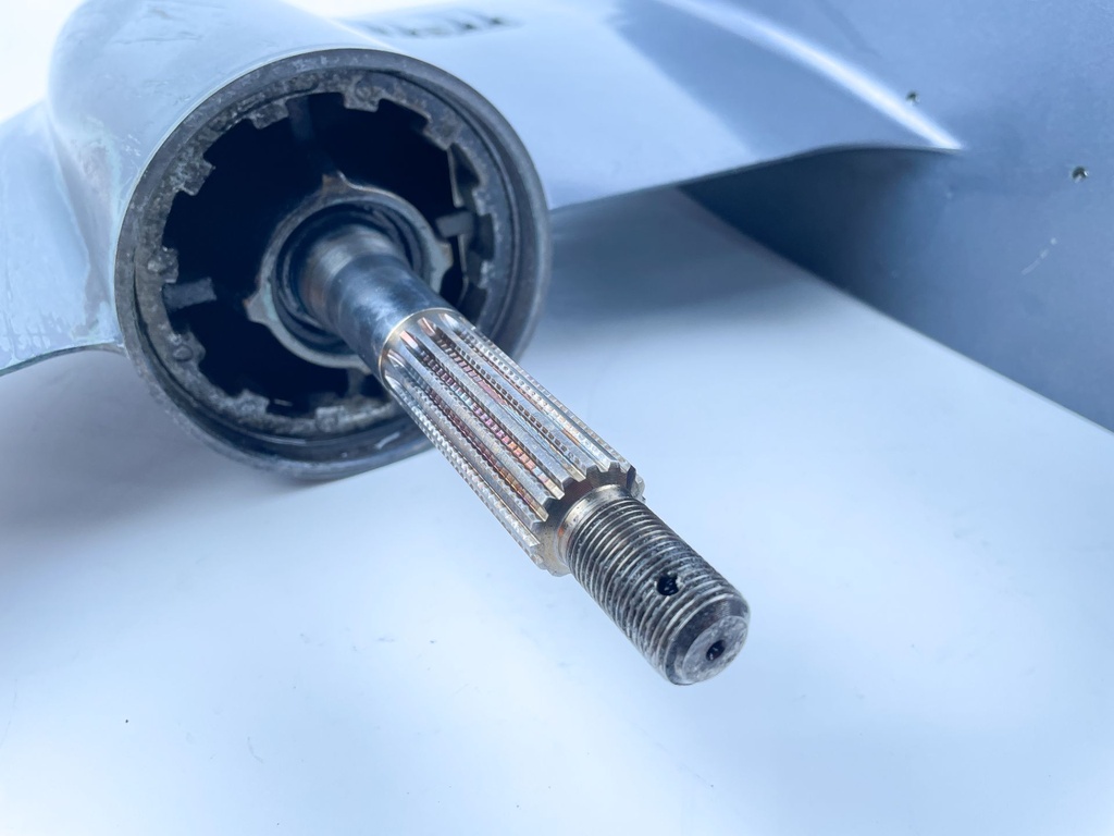 2004 + Yamaha 150HP 4 Stroke 25" Shaft Lower Unit Gear Case 63P-45300-17-8D RH