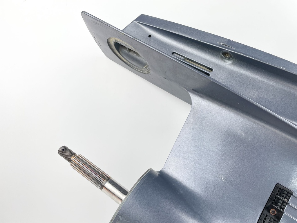 2004 + Yamaha 150HP 4 Stroke 25" Shaft Lower Unit Gear Case 63P-45300-17-8D RH