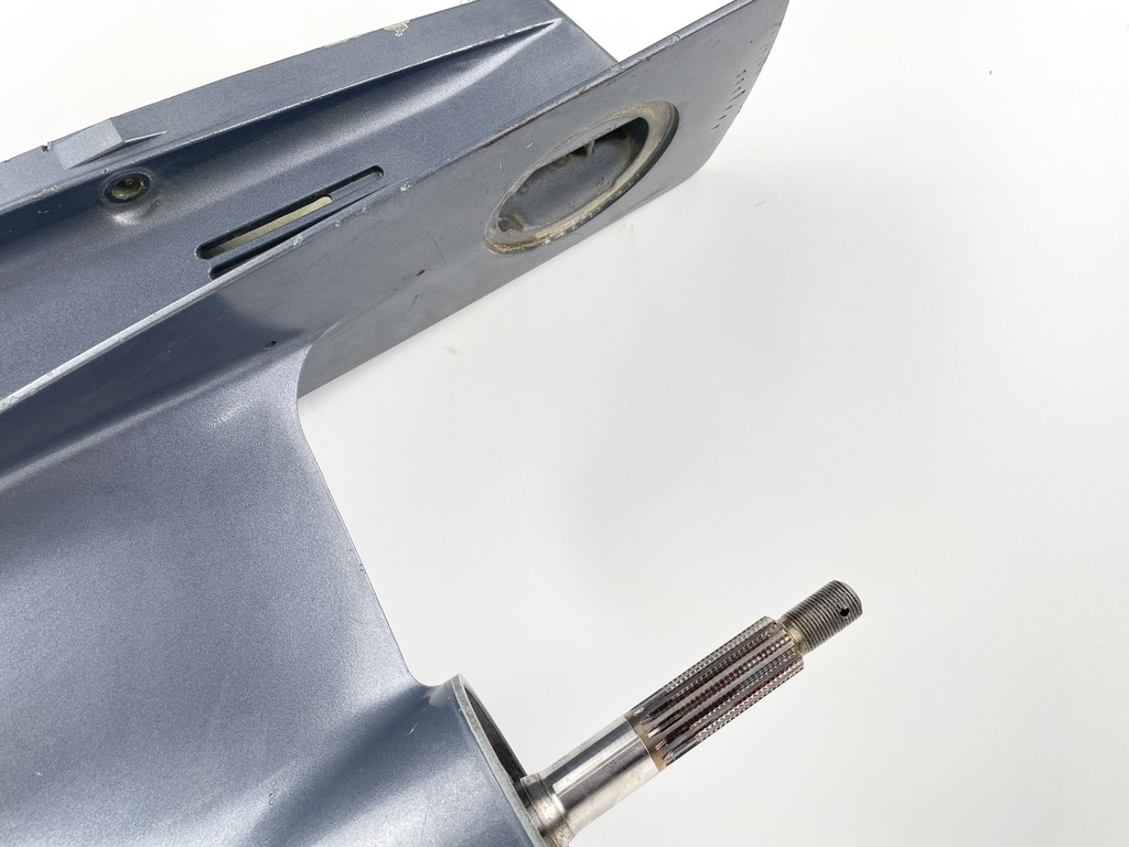 2004 + Yamaha 150HP 4 Stroke 25" Shaft Lower Unit Gear Case 63P-45300-17-8D RH