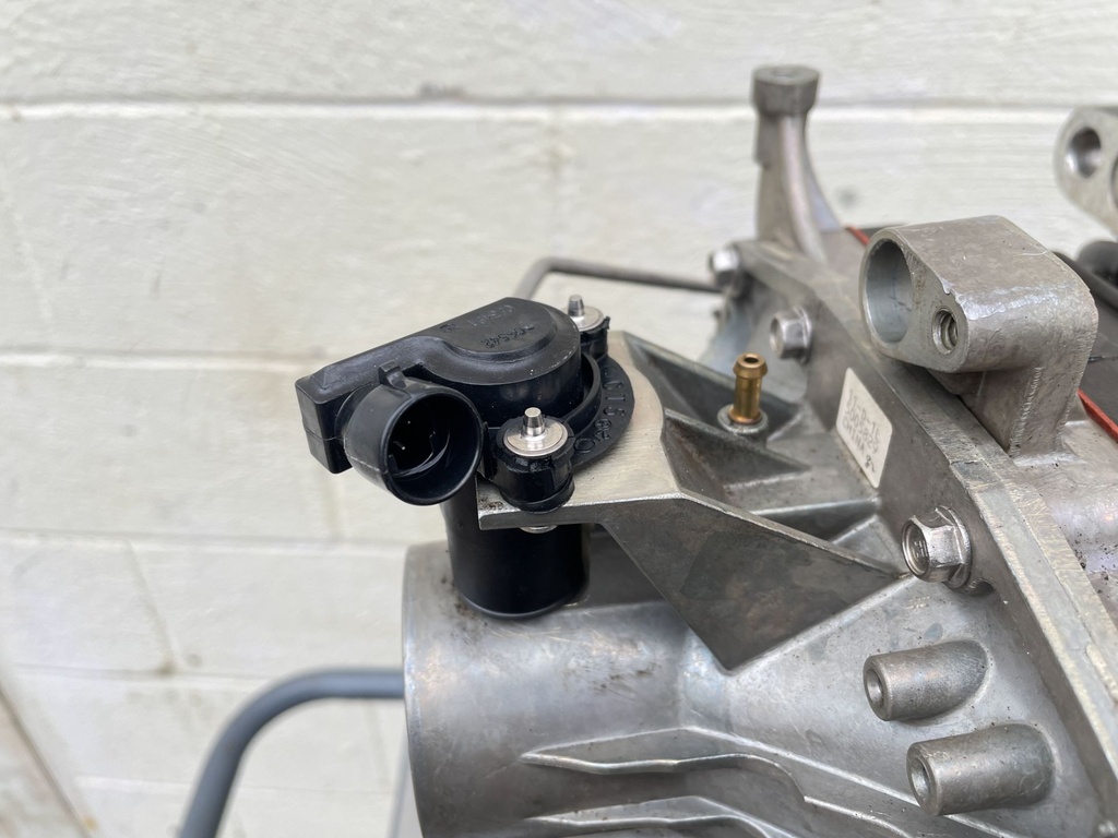 2013 Evinrude 150 HP 2 Stroke Outboard Powerhead 5007436 OEM