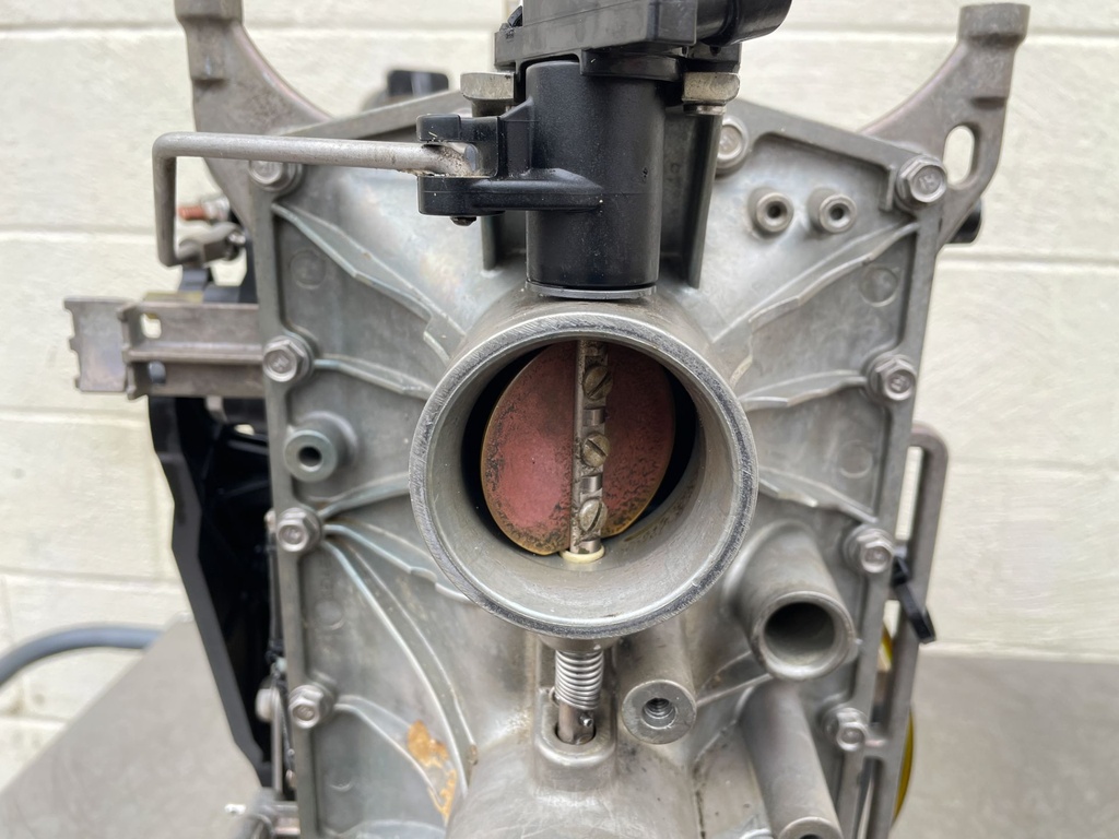 2013 Evinrude 150 HP 2 Stroke Outboard Powerhead 5007436 OEM