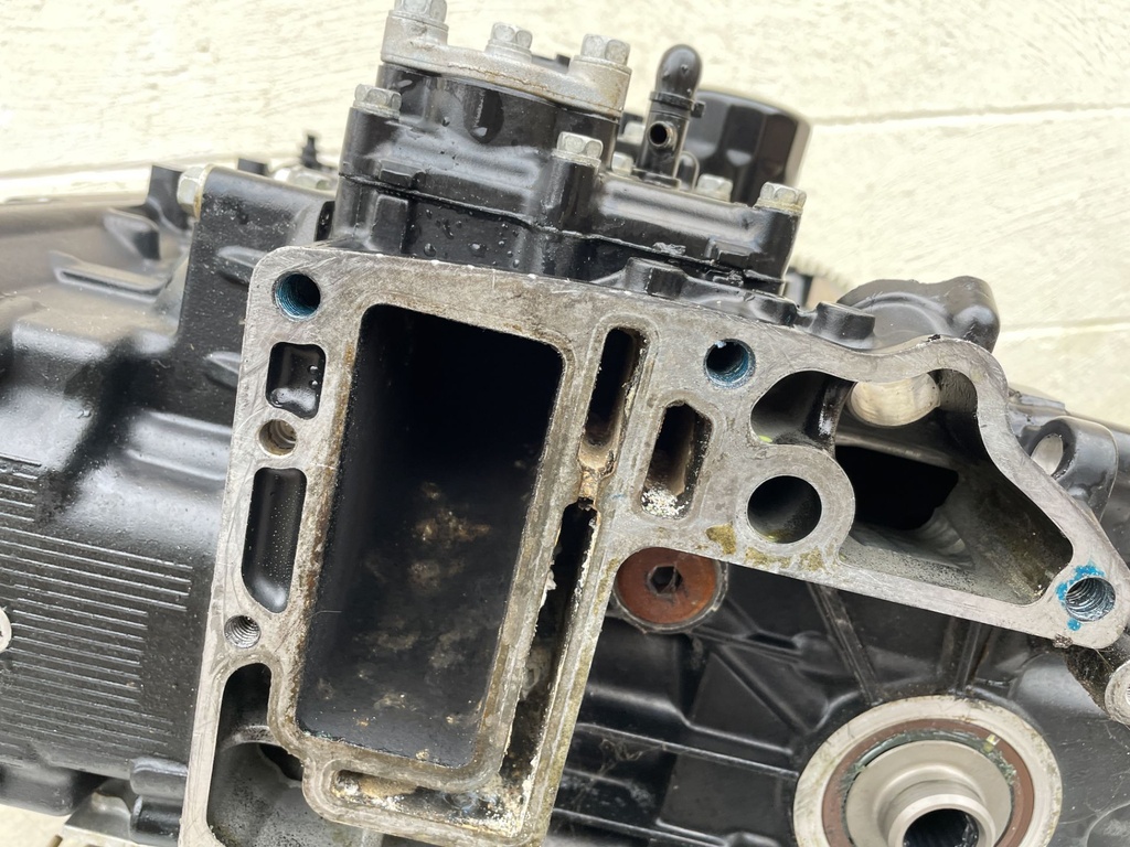 2001 - 2005 Yamaha F 80 90 100 HP 4 Stroke Outboard Powerhead Crankcase Assembly