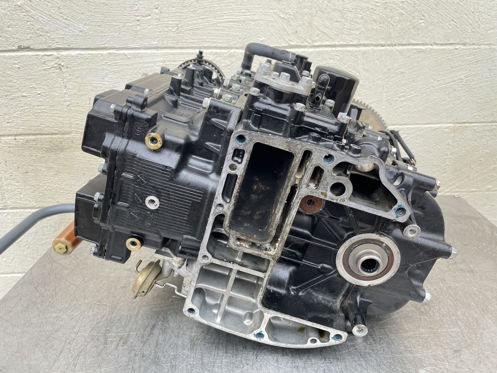 2001 - 2005 Yamaha F 80 90 100 HP 4 Stroke Outboard Powerhead Crankcase Assembly