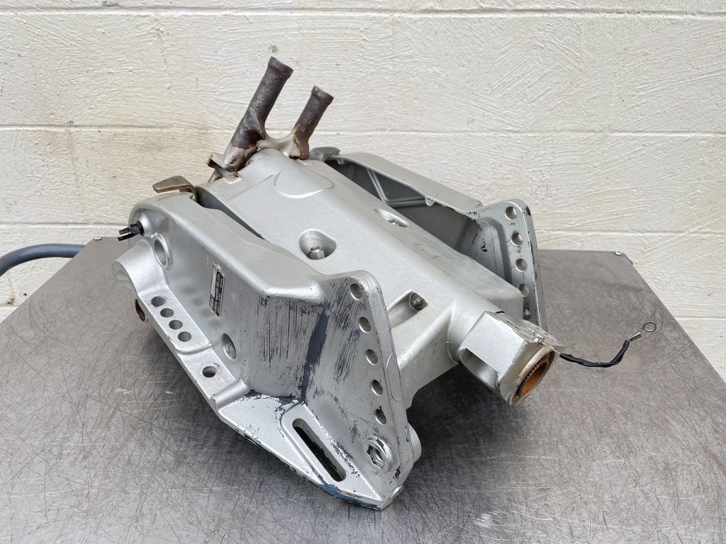 2007 Honda 135 HP 4 Stroke Outboard Complete Midsection & Swivel Bracket OEM