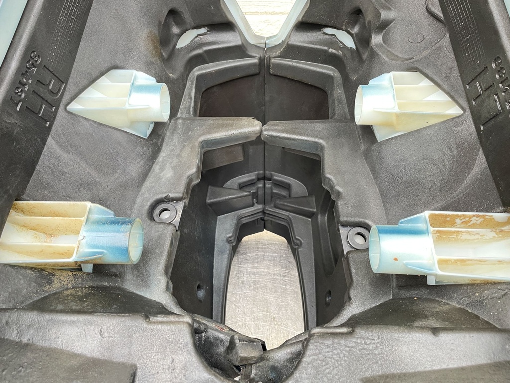 2013 Evinrude 150 HP 2 Stroke Outboard Lower Apron Cowling Port 5008261 OEM