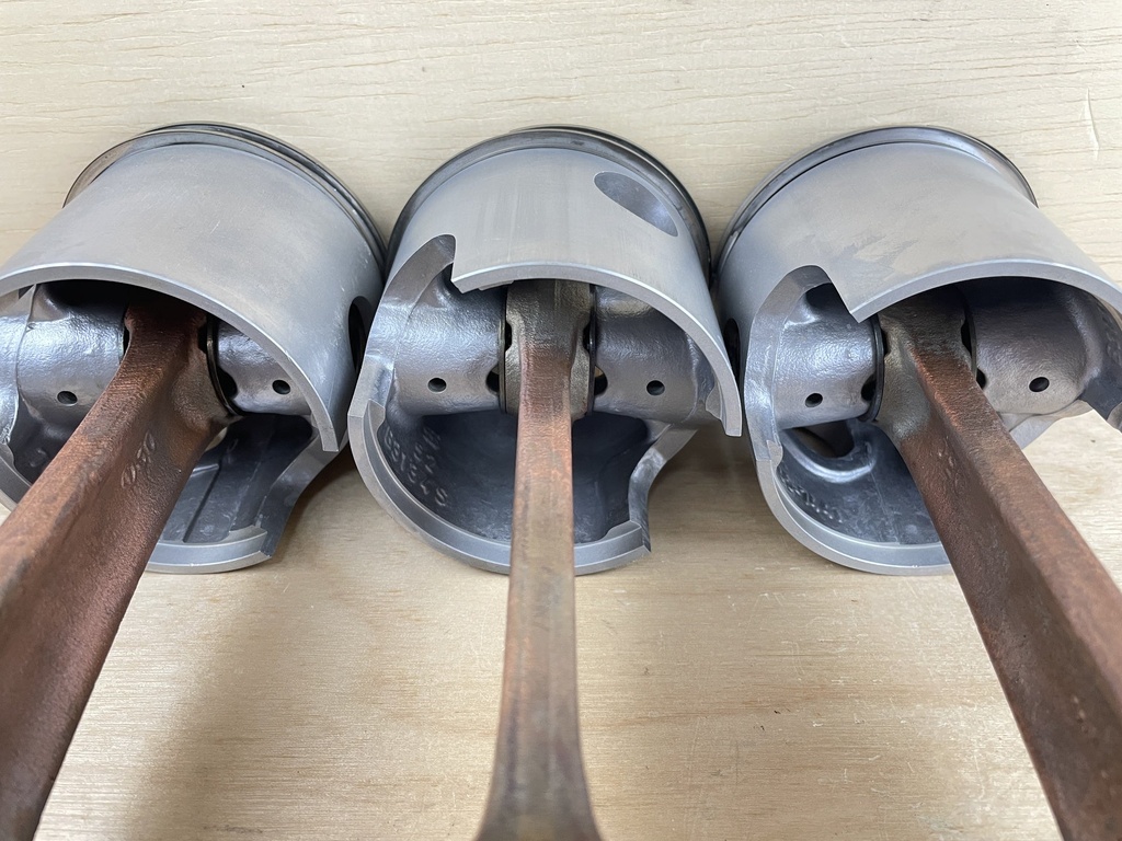 1996 Mercury 150HP 2 Stroke Starboard Side Piston Set Standard 7441A32