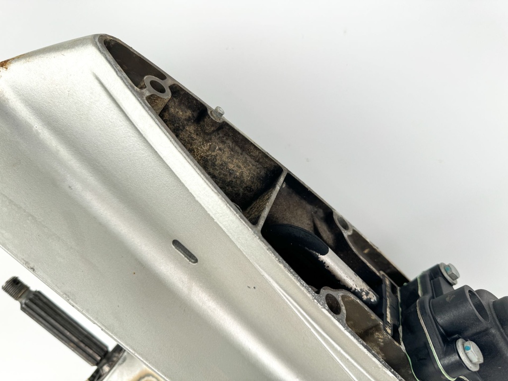 1996 Honda 40 HP 4 Stroke Outboard 20" Lower Unit Gear Case - Cracked