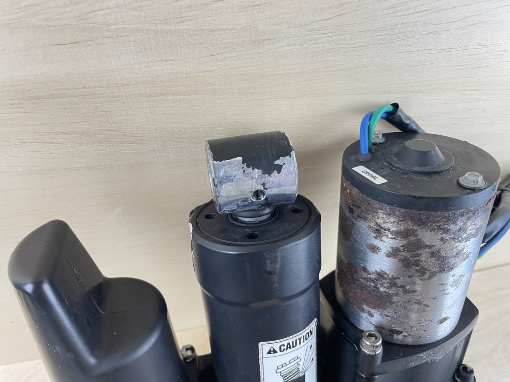 1996 Mercury 150HP 2 Stroke Outboard Power Trim & Tilt Unit 8M0143219