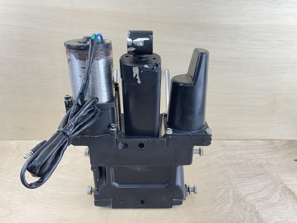 1996 Mercury 150HP 2 Stroke Outboard Power Trim & Tilt Unit 8M0143219