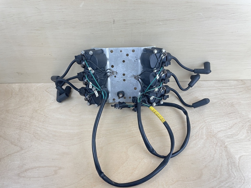 1998 Mercury 150HP 2 Stroke Outboard Ignition Coil Assembly 6 832757A4