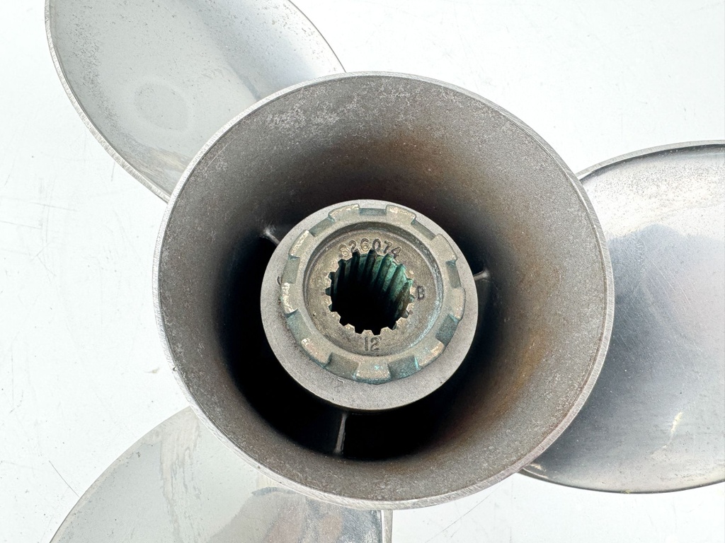 Mercury Vengeance Stainless Steel 3 Blade Prop Propeller 13 1/8" x 16P 48-16986