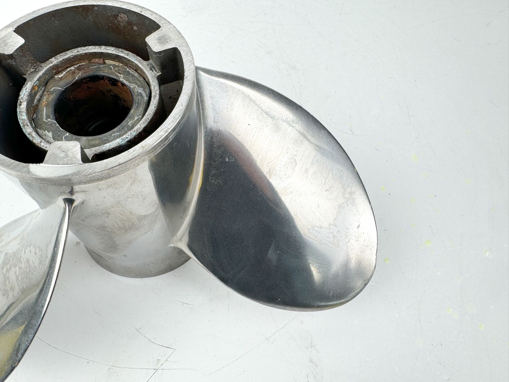 Mercury Vengeance Stainless Steel 3 Blade Prop Propeller 13 1/8" x 16P 48-16986