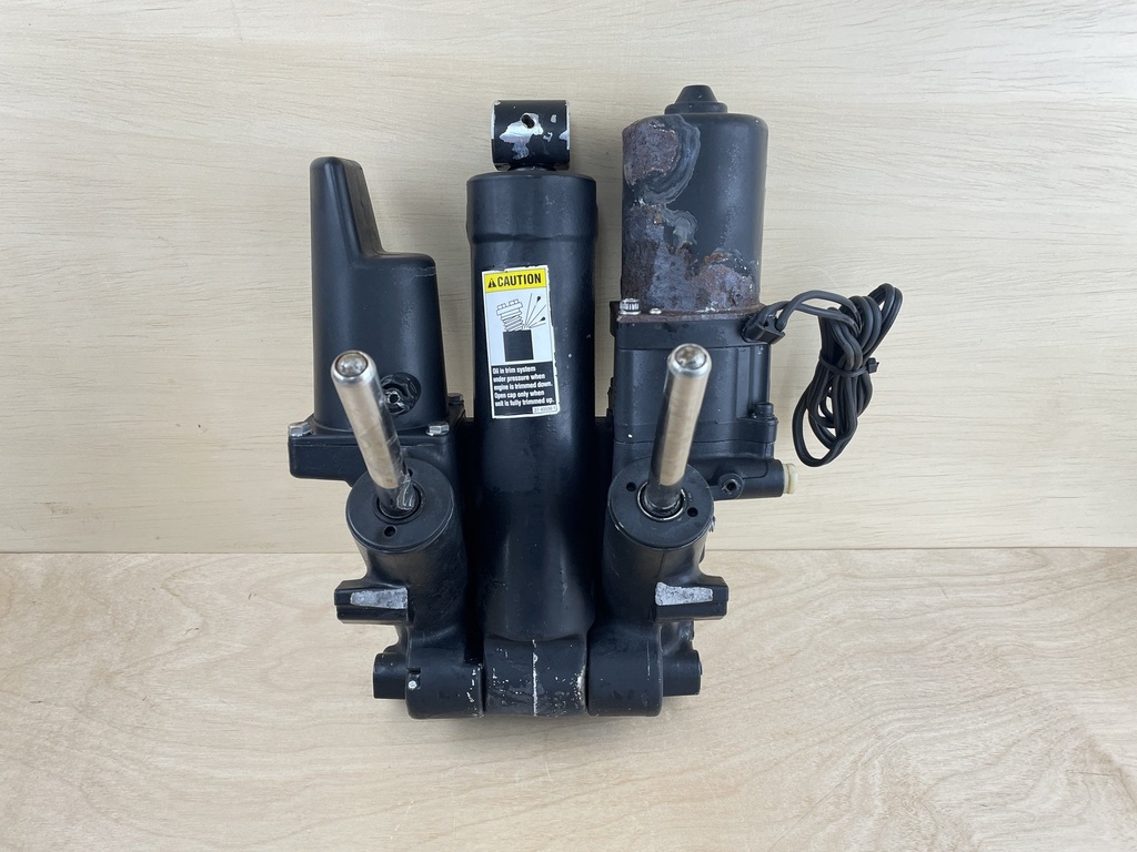 1998 Mercury 150HP 2 Stroke Outboard Power Trim & Tilt Unit 8M0143219