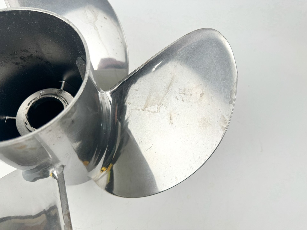 Mercury Marine Revolution 4 Blade Prop Propeller 14.6 X 17P RH 8M0151317