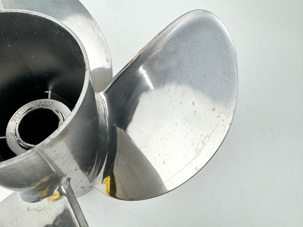 Mercury Marine Revolution 4 Blade Prop Propeller 14.6 X 17P RH 8M0151317