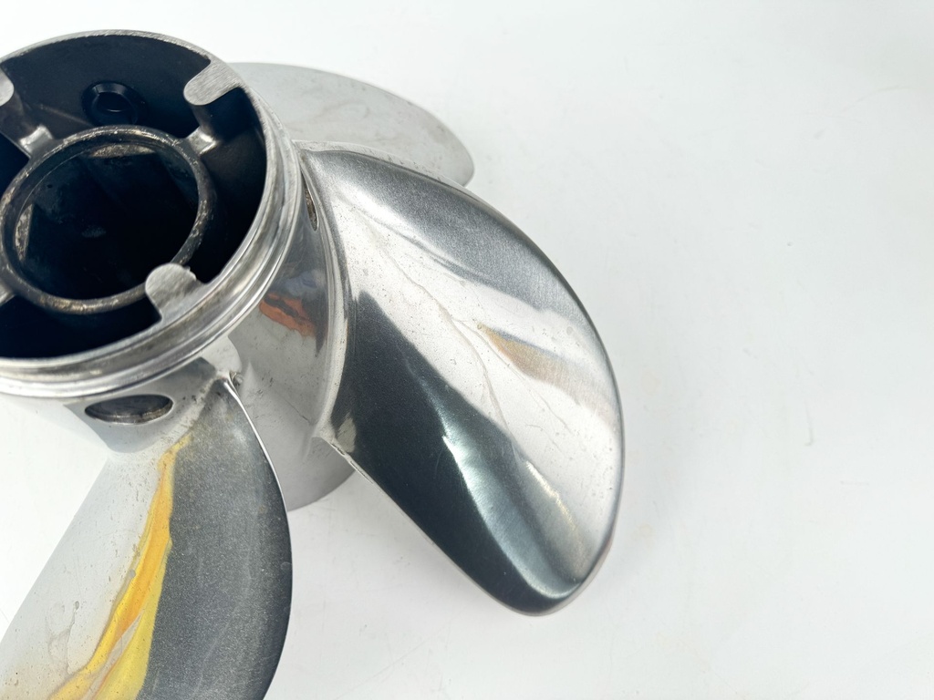 Mercury Marine Revolution 4 Blade Prop Propeller 14.6 X 17P RH 8M0151317